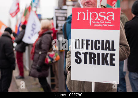 Workers from Translink form a picket line during a one-day public sector strike. BELFAST 30/11/2011 Stock Photo