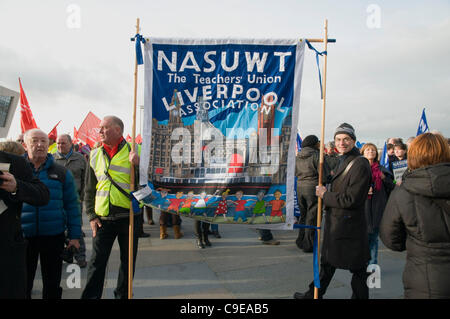 Marchers march from pierhead to St George's Hall plateau Liverpool Stock Photo