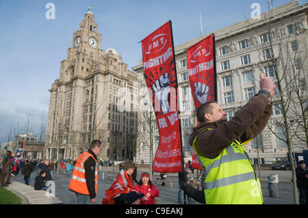 Marchers march from pierhead to St George's Hall plateau Liverpool Stock Photo