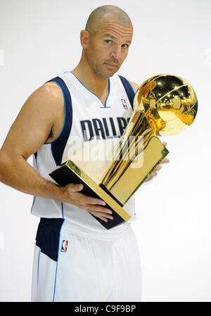 Dallas Mavericks guard Jason Kidd (2) makes a move with the basketball ...