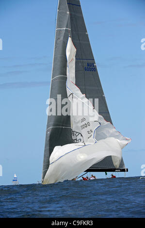 16.12.2011. Sydney, Australia. Day 2. Rolex Trophy Rating Series. Loki skippered by Stephen Ainsworth drops the spinnaker. Stock Photo