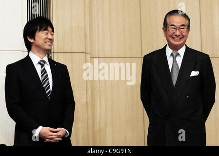 Dec. 21, 2011 - Tokyo, Japan - TORU HASHIMOTO(L), New Osaka Mayor meets with SHINTARO ISHIHARA, Tokyo Governor , on December 21, 2011in Tokyo, Japan. (Credit Image: © Hajime Takashi/Jana Press/ZUMAPRESS.com) Stock Photo