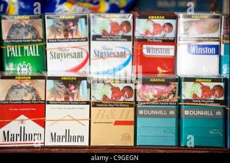 Cigarette warning labels hi-res stock photography and images