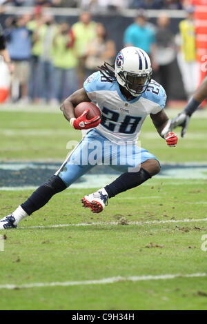 Tennessee Titans' Chris Johnson (28) on the sidelines against the ...