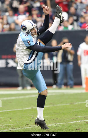 Tennessee Titans punter Brett Kern (6) kicks the ball against the