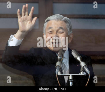 Jan. 2, 2012 - Tokyo, Japan - Japanese Emperor AKIHITO greets the well-wishers gathered at the Imperial Palace to celebrate the new year. (Credit Image: © Junko Kimura/Jana Press/ZUMAPRESS.com) Stock Photo