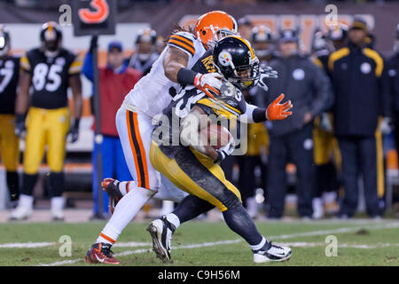 Cleveland Browns defensive end Isaac Rochell (98) runs after the ball  during an NFL football game against the Pittsburgh Steelers, Thursday,  Sept. 22, 2022, in Cleveland. (AP Photo/Kirk Irwin Stock Photo - Alamy