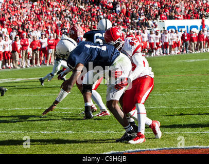 Jan. 2, 2012 - Dallas, Texas, United States of America - Penn State Nittany Lions quarterback Rob Bolden (1)and Houston Cougars linebacker Derrick Mathews (49) in action during the Ticket City Bowl game between the Penn State Nittany Lions and the University of Houston Cougars, played at the Cotton  Stock Photo