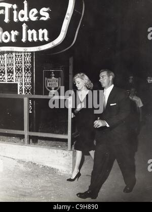 Dec. 30, 1961 - JOE DIMAGGIO Marilyn Monroe 1961.Supplied by Photos