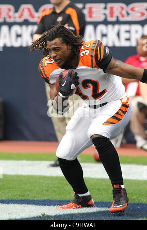 15 November 2009: Cincinnati Bengals running back Cedric Benson (32) prior  to the NFL football game between the Cincinnati Bengals and the Pittsburgh  Steelers at Heinz Field in Pittsburgh, Pennsylvania. .Mandatory Credit 