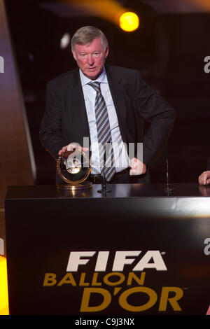 Sir Alex Ferguson, JANUARY 9, 2012 - Football / Soccer : Sir Alex Ferguson makes a speech with the FIFA Presidential Award trophy during the FIFA Ballon d'Or 2011 Gala at Kongresshaus in Zurich, Switzerland. (Photo by Maurizio Borsari/AFLO) [0855] Stock Photo