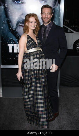 KIMBERLY BROOK & JAMES VAN DER BEEK THE GREY. WORLD PREMIERE DOWNTOWN LOS ANGELES CALIFORNIA USA 11 January 2012 Stock Photo