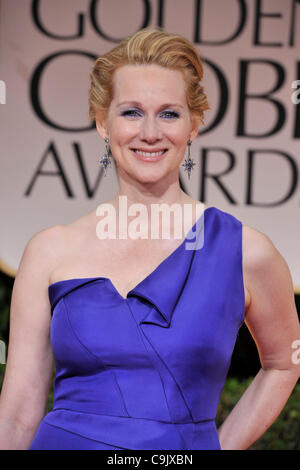 Laura Linney arrives on the red carpet at 'The Dinner' Premiere at BMCC