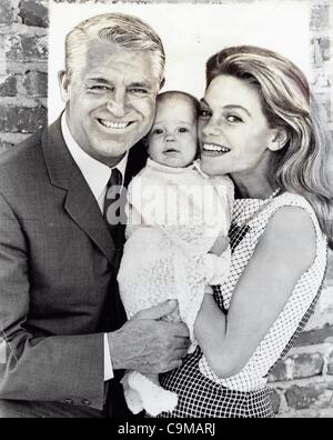 CARY GRANT with Dyan Cannon and daughter Jennifer Grant in Hollywood 1966.(Credit Image: Â© Globe Photos/ZUMAPRESS.com) Stock Photo