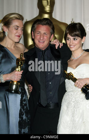 Feb 22, 2009 - Hollywood, California, USA -  Actress KATE WINSLET with her Oscar for 'Best Actress' for her role in 'The Reader', actor SEAN PENN with the Oscar for 'Best Actor' for his role in 'Milk and actress PENELOPE CRUZ became the first Spanish-born actress to win an Oscar with her award for ' Stock Photo