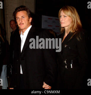 K33602ML.THE CLOSING NIGHT OF THE 41ST NEW YORK FILM FESTIVAL PREMIERE OF 21 GRAMS AT AVERY FISHER HALL, LINCOLN CENTER IN NEW YORK New York.10/19/2003.  /    2003.SEAN PENN AND ROBIN WRIGHT(Credit Image: © Mitchell Levy/Globe Photos/ZUMAPRESS.com) Stock Photo