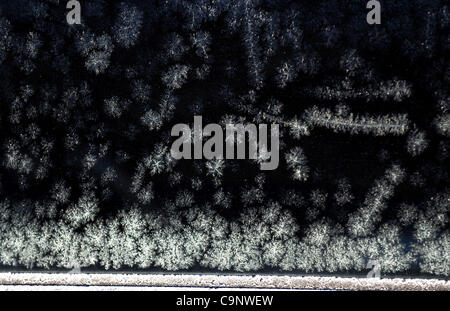Brighton, UK. 3rd Feb, 2012. Pretty patterns as frost crystals form on a car window in the Queens Park area of Brighton today . Temperatures continue to fall with possible snow forecast for the weekend. Credit Simon Dack/Alamy Live News Stock Photo