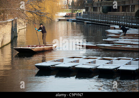 Cambridge, UK. 10th Feb, 2012. A punt is manoeuvred on the River Cam in Cambridge in snowy conditions on 10th February 2012. The tourist attraction continued despite the wintry weather.