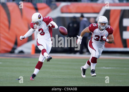 Arizona Cardinals kicker Jay Feely celebrates kicking the winning field  goal in overtime of the Cardinals-Cleveland Browns game at University of  Phoenix Stadium in Glendale, Arizona, December 18,2011. The Cardinals  defeated the