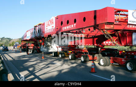 Vehicle Transporting 340 Ton Boulder to Los Angeles County Museum of Art for Levitated Mass exhibit Stock Photo