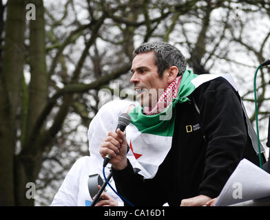 17/03/2012, London, UK: Paul Conroy, injured Sunday Times photographer, speaks at an Anti-Assad rally outside the Syrian Embassy in London. Stock Photo