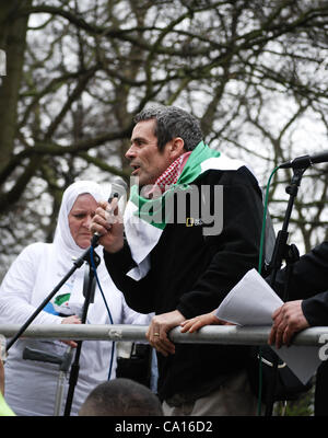 17/03/2012, London, UK: Paul Conroy, injured Sunday Times photographer, speaks at an Anti-Assad rally outside the Syrian Embassy in London. Stock Photo