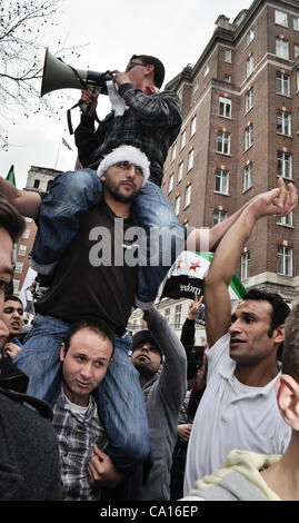 17/03/2012, London, UK: Anti-Assad protesters at a march to the Syrian Embassy in Central London. A large number marches from Paddington Green to the Embassy where a rally passes off peacefully, with an appearance from injured Sunday Times photographer Paul Conroy Stock Photo