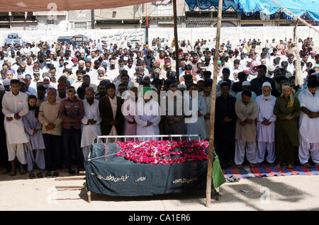Abdul Rasheed Karachi People offer funeral prayer of Abdul Rasheed and his gunman, who were ...
