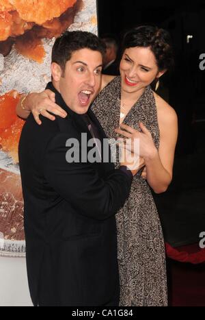 Jason Biggs, Jennifer Mollen at arrivals for AMERICAN REUNION Premiere, Grauman's Chinese Theatre, Los Angeles, CA March 19, 2012. Photo By: Dee Cercone/Everett Collection Stock Photo