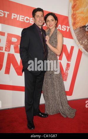 Jason Biggs, Jennifer Mollen at arrivals for AMERICAN REUNION Premiere, Grauman's Chinese Theatre, Los Angeles, CA March 19, 2012. Photo By: Dee Cercone/Everett Collection Stock Photo