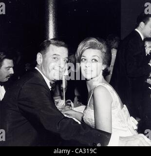 GIG YOUNG with wife Elaine Williams and daughter Jennifer Stock Photo ...