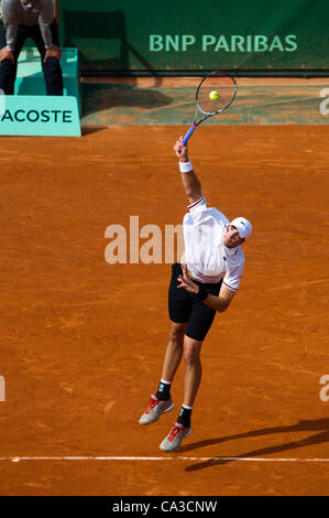 31.05.2012 Paris, France. John Isner in action against Paul-Henri Mathieu on day 5 of the French Open Tennis from Roland Garros. Stock Photo