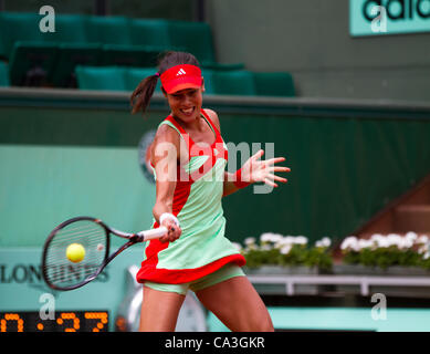 01.06.2012 Paris, France. Ana Ivanovic in action against Sara Errani on day 6 of the French Open Tennis from Roland Garros. Stock Photo