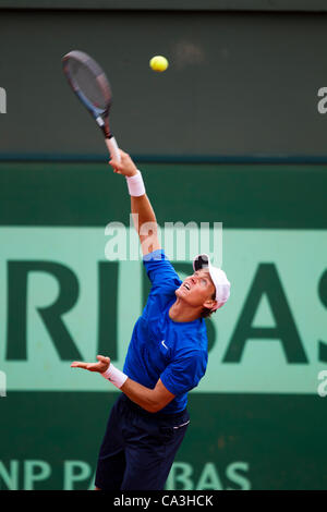 01.06.2012 Paris, France. Tomas Berdych in action against Kevin Anderson on day 6 of the French Open Tennis from Roland Garros. Stock Photo