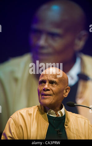 Harry Belafonte, actor and singer, talking about his life at The Telegraph Hay Festival 2012, Hay-on-Wye, Powys, Wales, UK Stock Photo