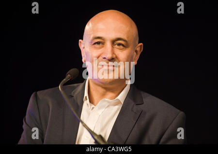 Jim Al-Khalili, theoretical physicist, speaking about 'paradox' at The Telegraph Hay Festival 2012, Hay-on-Wye, Powys, Wales, UK Stock Photo