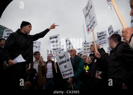 London, UK. 3rd June 2012 A member of the republic group makes speeches against the monarchy. Around 100 protestors from the Group Republic gathered on the banks of the Thames outside the City Hall to protest against the monarchy on the day of the Thames Diamond Jubilee pageant. Stock Photo