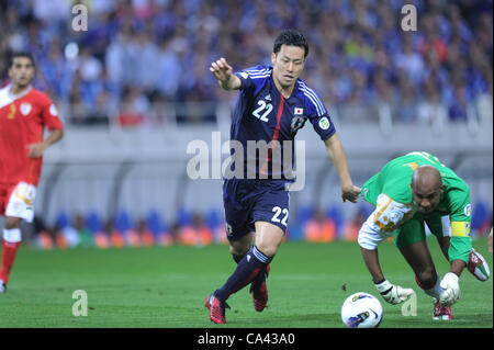 Maya Yoshida (JPN), Ali Al-Habsi (OMA), JUNE 3, 2012 - Football / Soccer : 2014 FIFA World Cup Asian Qualifiers Final round Group B match between Japan 3-0 Oman at Saitama Stadium 2002 in Saitama, Japan. (Photo by Takahisa Hirano/AFLO) Stock Photo