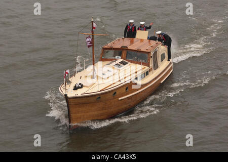The Latona, a Dunkirk Little Ship proceeds along River Thames, as part of the Queen’s Thames Diamond Jubilee Pageant, taken from Tower Bridge, London, UK, 3rd June 2012. The Diamond Jubilee celebrates Queen Elizabeth the second’s 60 years as Head of the Commonwealth. Stock Photo