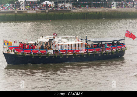 Havengore, a Royal boat with Duke of York (Prince Andrew) leaning out of cabin, proceeds along River Thames, taken from Tower Bridge, London, UK, 3rd June 2012. The Diamond Jubilee celebrates Queen Elizabeth the second’s 60 years as Head of the Commonwealth. Stock Photo