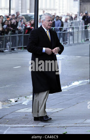 London, UK. June 4, 2012. Former Prime Minister John Major arrives at Buckingham Palace for the concert to celebrate The Queen's Diamond Jubilee. Stock Photo