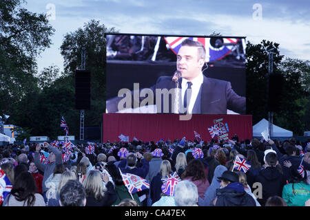 London, UK. June 4, 2012. Fans in London, enjoying Robbie Williams as he entertains them on the big screen in St. James's Park Concert to celebrate The Queen's Diamond Jubilee. Stock Photo