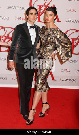 June 4, 2012 - New York, New York, U.S. - Designer ZAC POSEN and model CRYSTAL RENN attend the  2012 CFDA Fashion Awards held at Alice Tully Hall at Lincoln Center. (Credit Image: © Nancy Kaszerman/ZUMAPRESS.com) Stock Photo