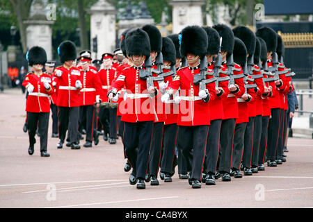 London, UK. Tuesday 5th June 2012. Queen Elizabeth II Diamond Jubilee Celebrations, London. Credit:  Paul Brown / Alamy Live News