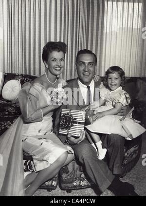 GALE STORM  with husband Lee Bonnell and daughter Susie Bonnell .AKA Josephine Owaissa Cottle.AKA Josephine Owaissa Cottle.Supplied by   Photos inc..1959.(Credit Image: Â© Supplied By Globe Photos Inc/Globe Photos/ZUMAPRESS.com) Stock Photo