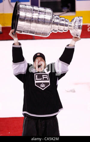 Los Angeles Kings right wing Dustin Brown (23) celebrates with Anze Kopitar  (11) after Brown scored an open net goal against the St. Louis Blues in the  third period of Game 4