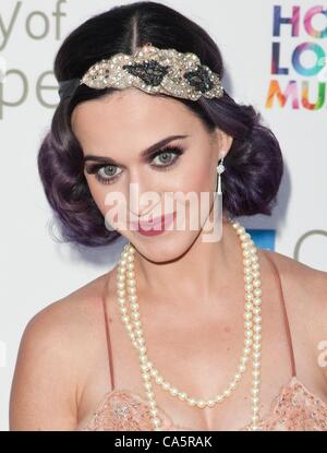 Katy Perry at arrivals for City of Hope The Spirit of Life Award Gala ...