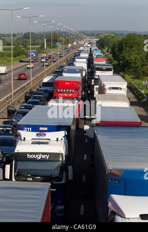 14 June 2012 M1 motorway Southbound Northamptonshire England UK. Lorry Crashed just before Junction 15A Driver critical, looking North Stock Photo