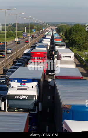 14 June 2012 M1 motorway Southbound Northamptonshire England UK. Lorry Crashed just before Junction 15A Driver critical,   looking North Stock Photo
