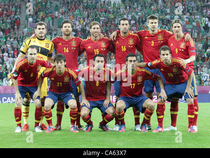14.06.2012, GDANSK, Poland. Spain's starting line-up poses for the group photo before the UEFA EURO 2012 group C soccer match Spain vs Republic of Ireland at Arena Gdansk in Gdansk, Poland, 14 June 2012. (top L-R)Ijker Casillas;Xabi Alonso, Sergio Ramos, Sergio Busquets, Gerard Pique, Fernando Torre Stock Photo